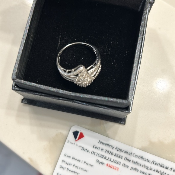 10k ladies White gold diamond ring - Picture 4 of 13